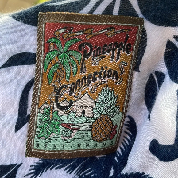 Pineapple connection med Hawaiian print short sleeve button up shirt navy white - Picture 6 of 9